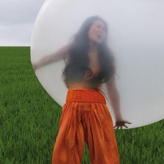 Le Grand Secret avec Lita Chow Performeuse dans la bulle de la vie